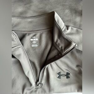 Mens M 1/4 zip pull over. Under Armour loose fit